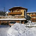 Stefanshof Konukevi 3*
